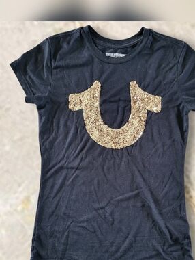 True Religion Women's XXS Black Tee with Gold Sequin  Horseshoe Logo